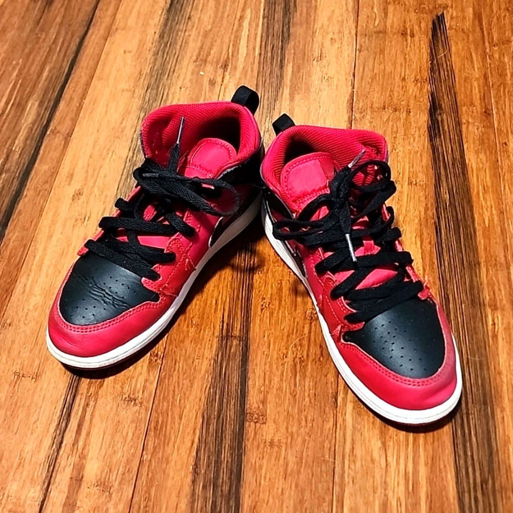 AIR JORDAN 1 MID SIZE 3Y